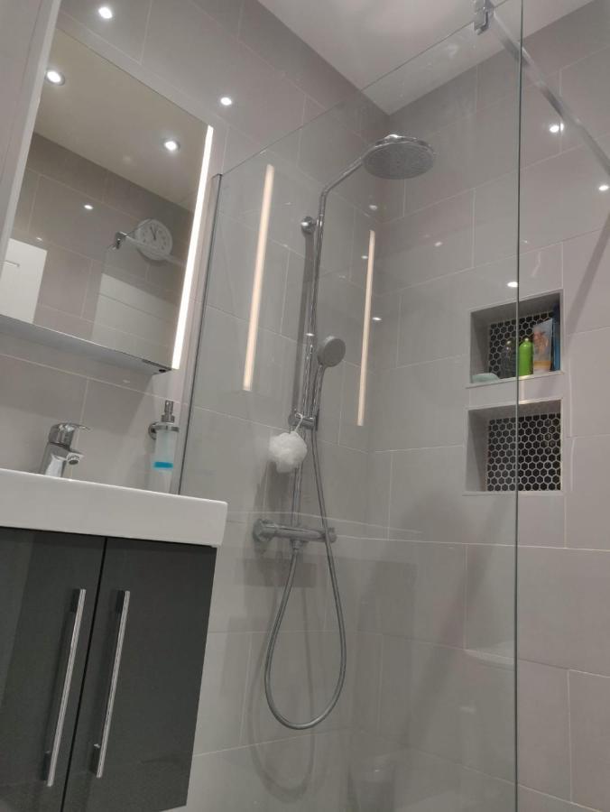 Stunning Double Room In Harrow Wembley - Khoob House London Exterior photo